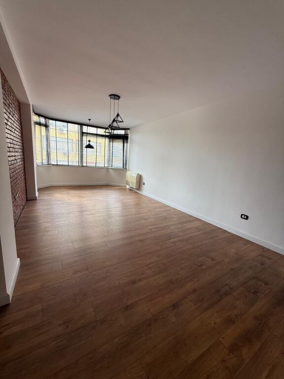 Qera | Apartament 2 + 1 | Komuna e Parisit | 1200 €/muaj i diskutueshem.
