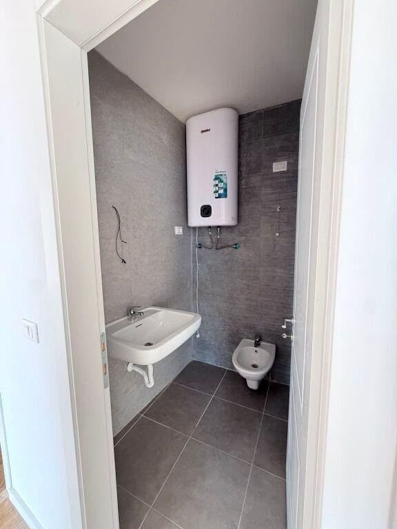 ZYRE ME QIRA 127 M2 LAKE VIEW RESIDENCE 1.700 EURO