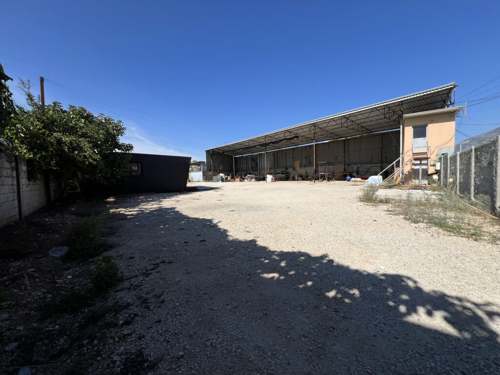 TERRENO IN AFFITTO 3000 M2+ 400M2 CAPANNONE - PASKUQAN