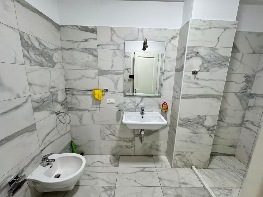 🏡 APARTAMENT 3+1 ME QIRA – KOMPLEKSI  DELIORGJI    💶 Çmimi: 1,000 €/muaj  