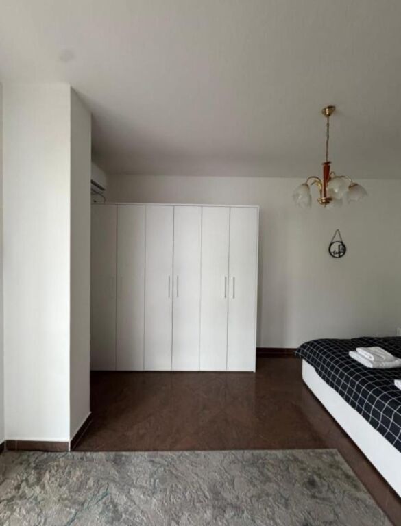 Jepet me qera apartament 1+1 | Bllok