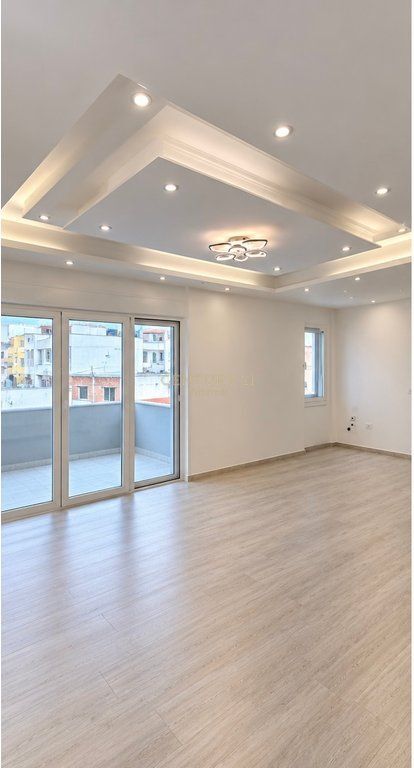 Rruga E Kosovareve - Jepet Zyre E Investuar 110m2 3 Ambjente Pune