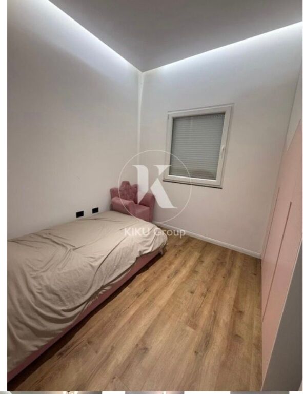 2+1, 12th floor elevator, commune of Paris, 850 thousand lek