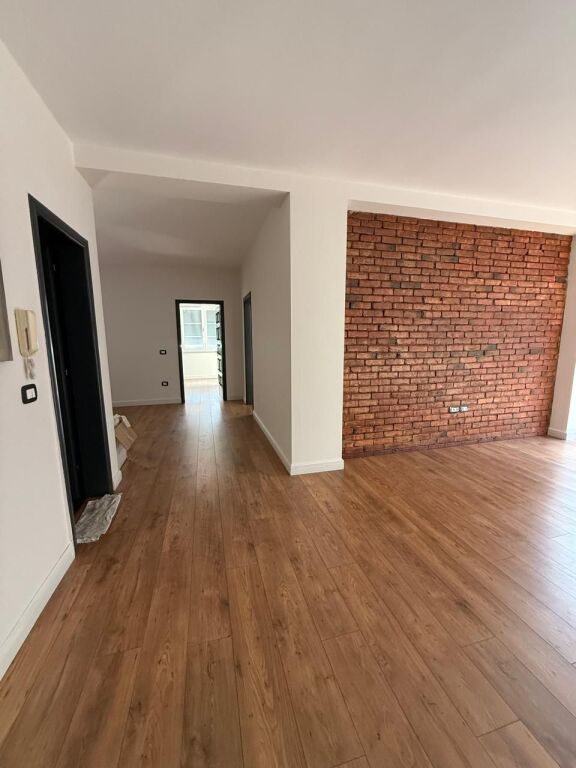 Qera | Apartament 2 + 1 | Komuna e Parisit | 1200 €/muaj i diskutueshem.