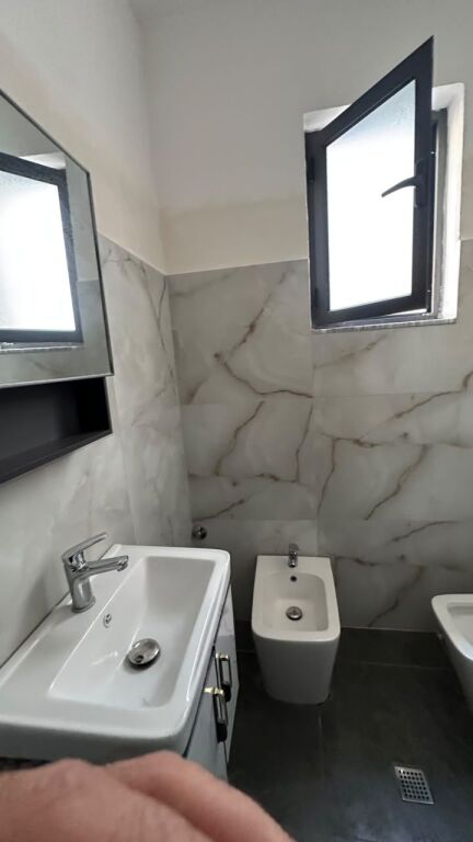 🏡🔥 SHITET SHTËPI PRIVATE 2-KATËSHE – BLLOKU I VILAVE, DURRËS