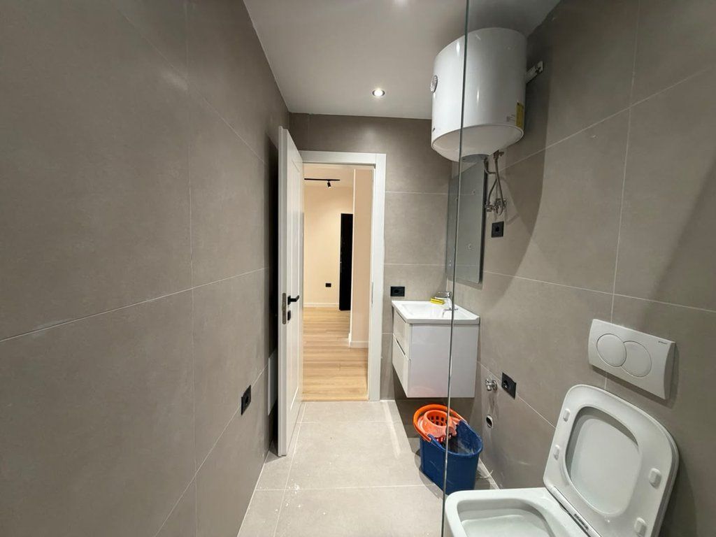 Shitet,Apartament 1+1,Komuna e Parisit, Tirane