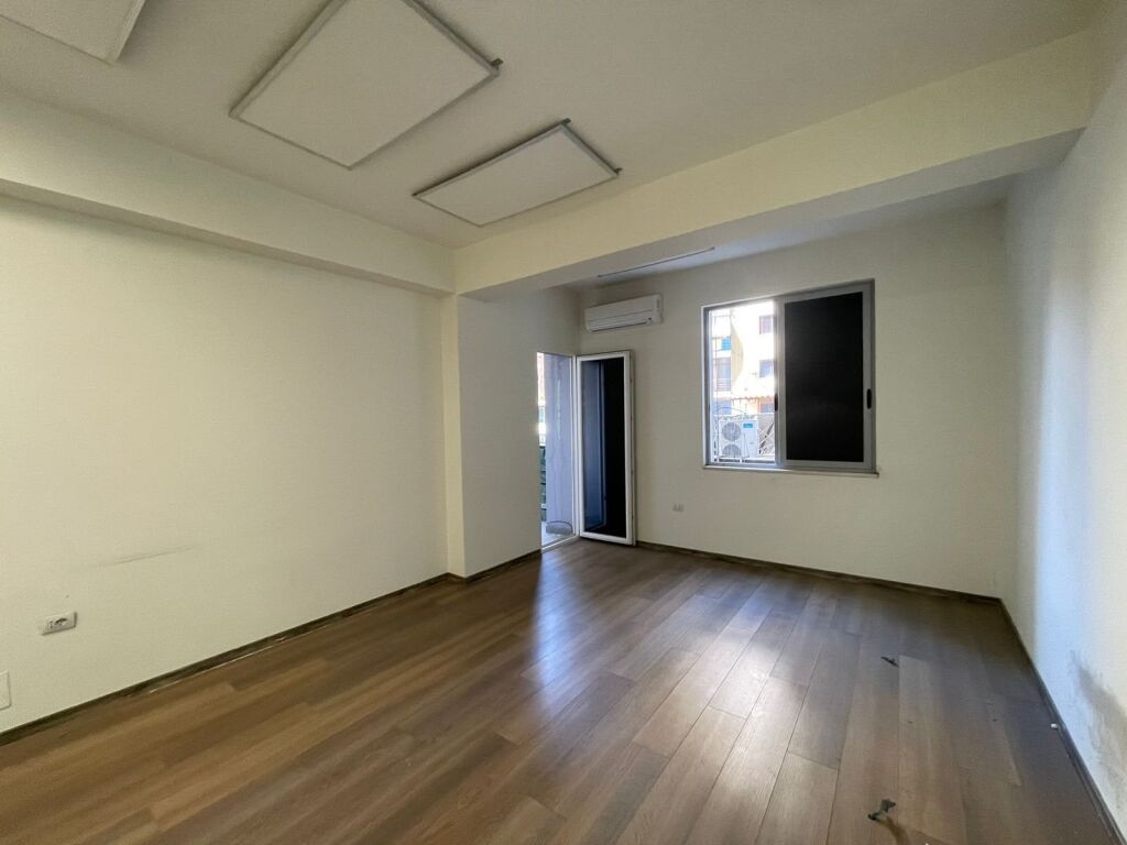 Office for rent near Globe!
