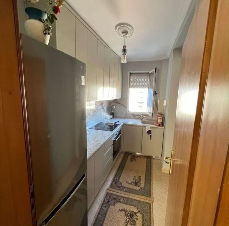 Apartament 2+1 me qira te Xhamlliku, pranë Sheshit Shtraus – 550 €