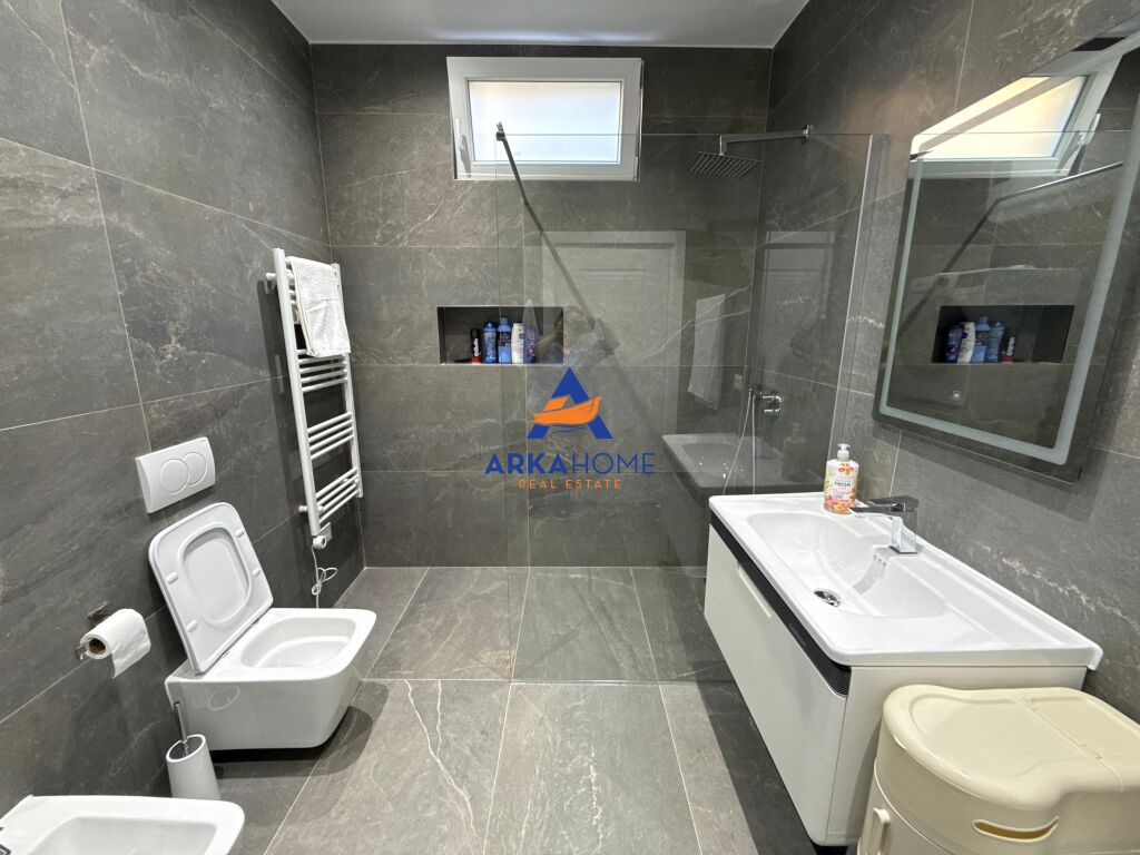 JEPET ME QERA KATI 1 VILE 3 KATESHE 105 M2 "BRRYLI" 1100 EURO