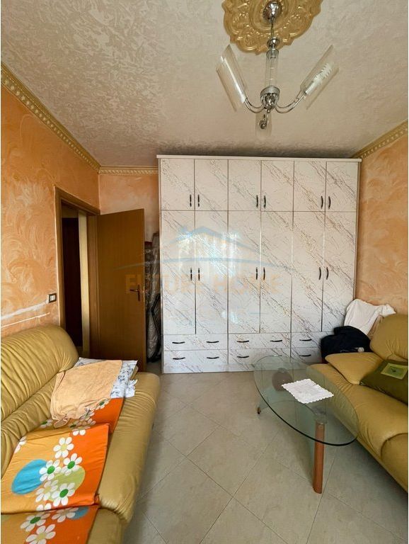 Shitet Apartament 2+1, Fresk
