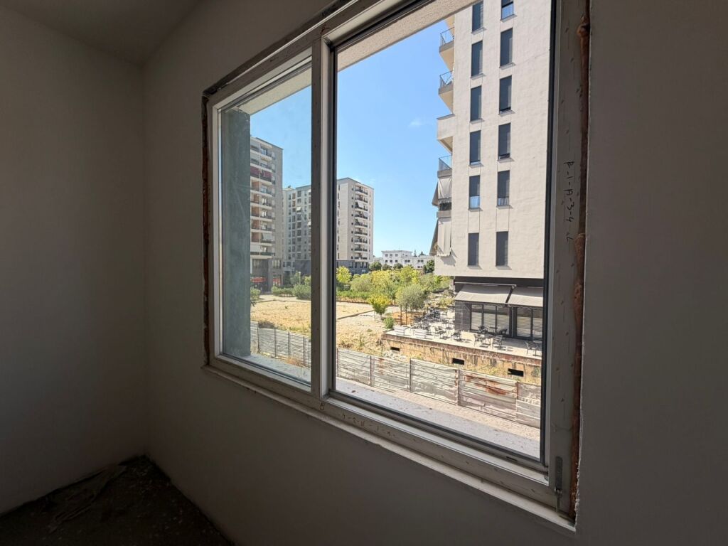 Shitet apartament 1+1, 64.5 m², kati 2 – Rruga Kongresi i Manastirit (te SHISH-i)