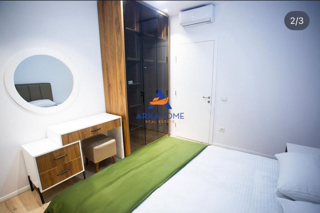 AFFITTASI APPARTAMENTO 2+1+BALCONE "EMERALD CENTER, RR 5 MAJ" 100.000 LEKE