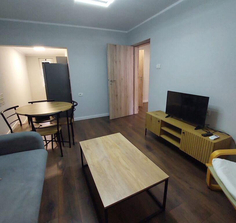 Affittasi casa privata 1+1 con cortile in via Myslym Shyri!