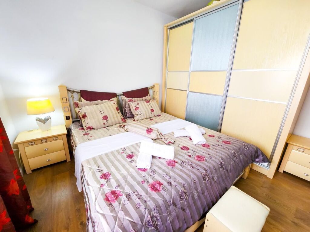 Apartament 2+1 me qera tek Garda