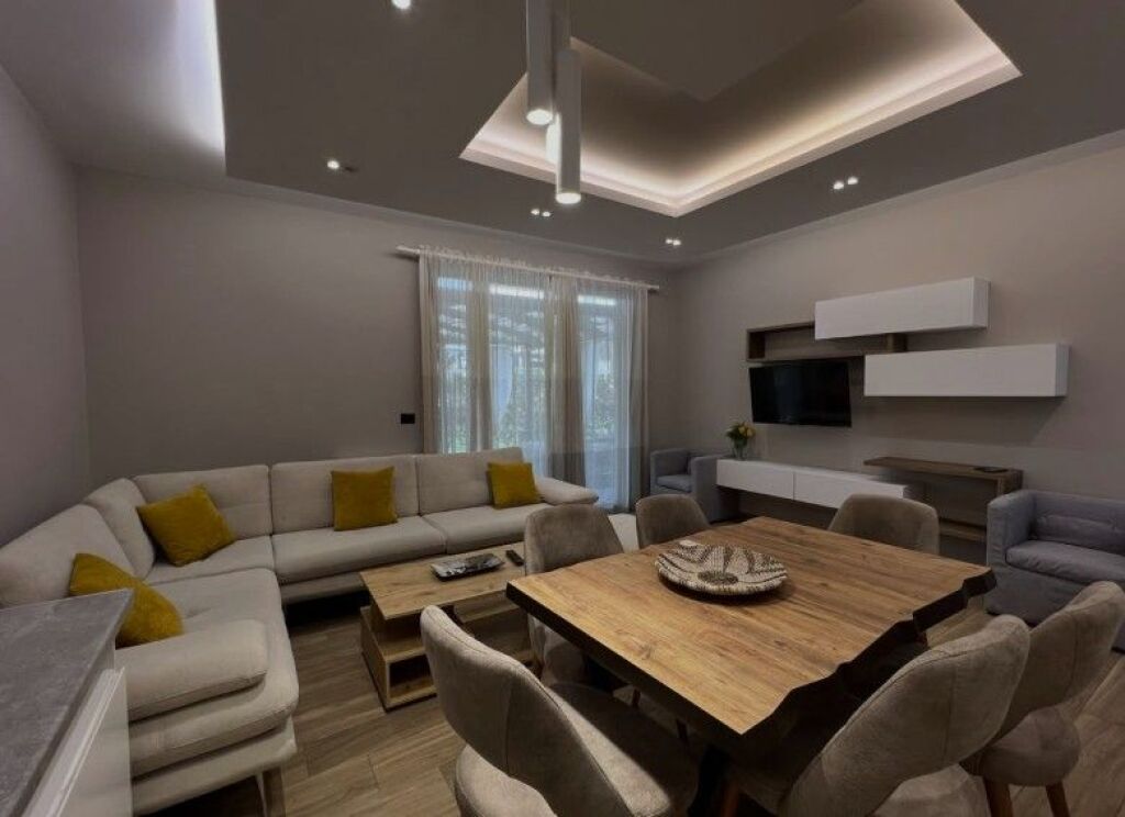 JEPET ME QIRA APARTAMENT 2+1 ME KOPSHT | PRANË TEG