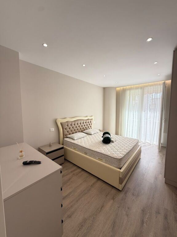 Shitet apartament 1+1 tek Pelikani