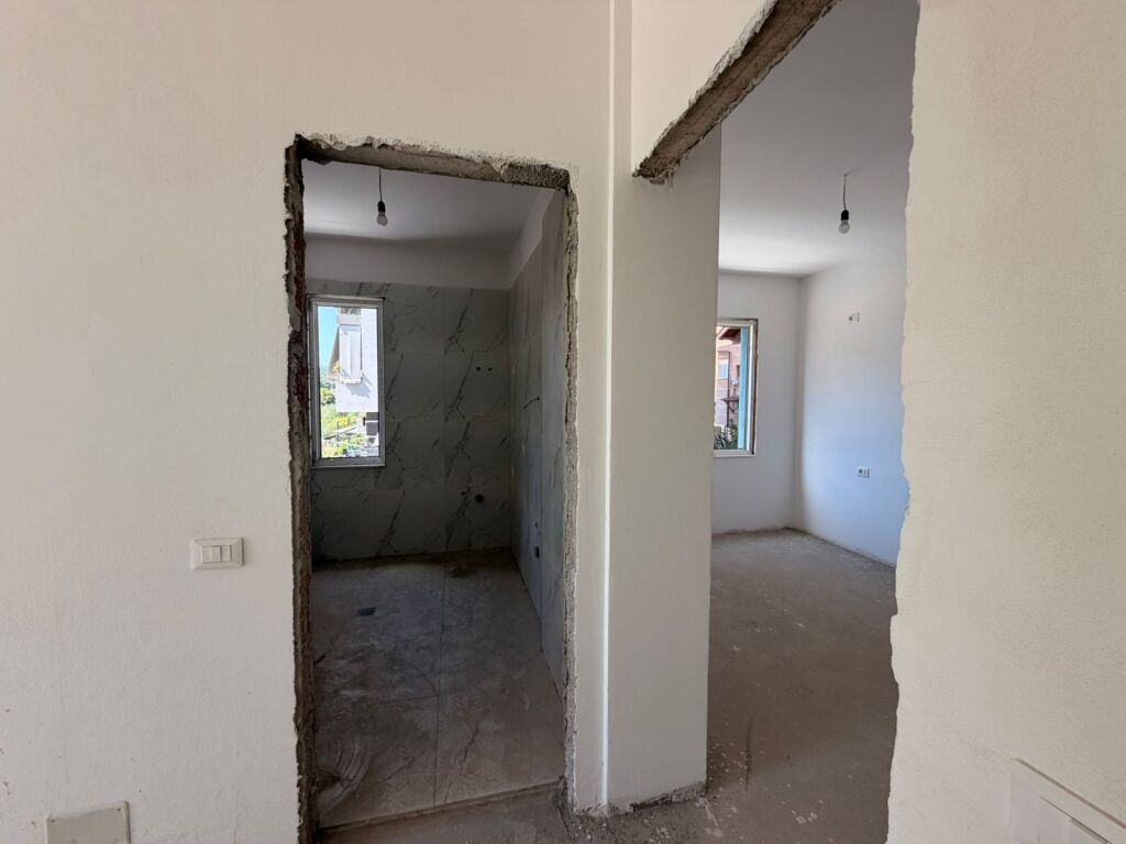 Shitet apartament 1+1, 64.5 m², kati 2 – Rruga Kongresi i Manastirit (te SHISH-i)
