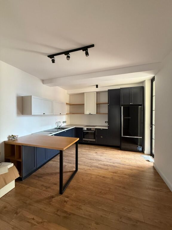 Qera | Apartament 2 + 1 | Komuna e Parisit | 1200 €/muaj i diskutueshem.