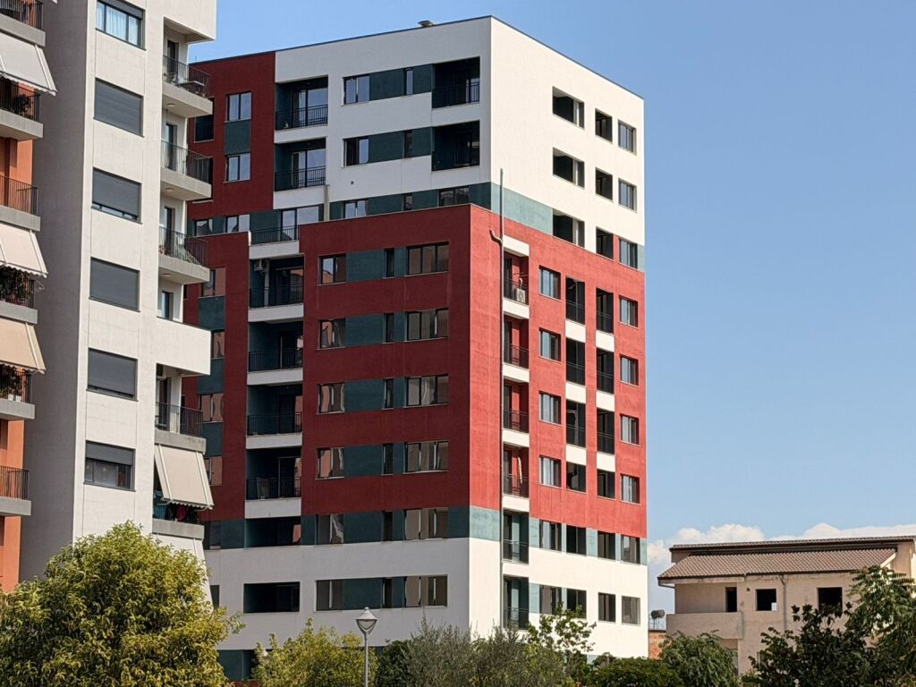 Shitet apartament 1+1, 64.5 m², kati 2 – Rruga Kongresi i Manastirit (te SHISH-i)