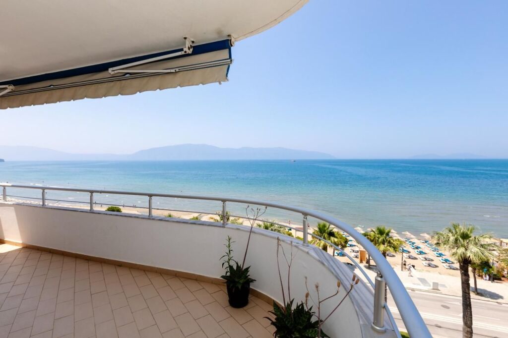 APARTAMENT 2+1+2 TUALETE ME PAMJE DETI ME QERA AFATGJATE - LUNGOMARE, VLORE