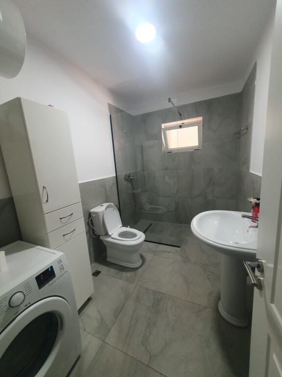 Apartament 2+1 me qera tek Garda