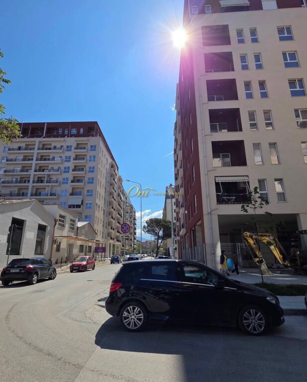 RRUGA DRITAN HOXHA APARTAMENT PER SHITJE 2+1