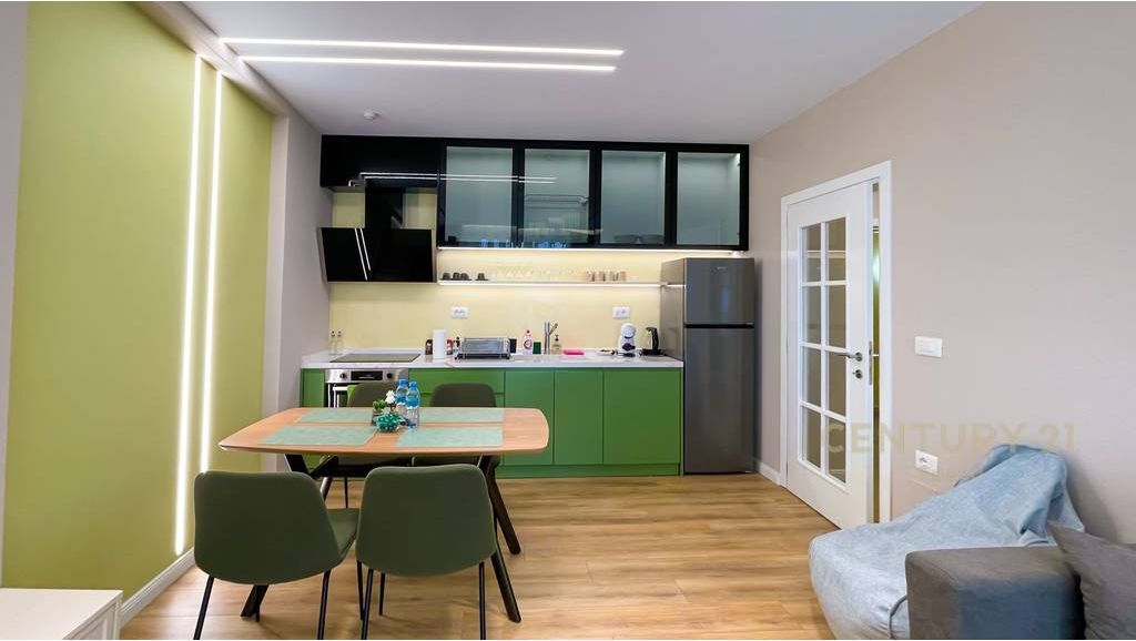 APARTAMENT 2+1 PËR SHITJE ME PAMJE NGA DETI – DY NJËSI FUNKSIONALE