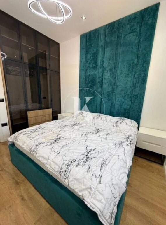2+1, 12th floor elevator, commune of Paris, 850 thousand lek