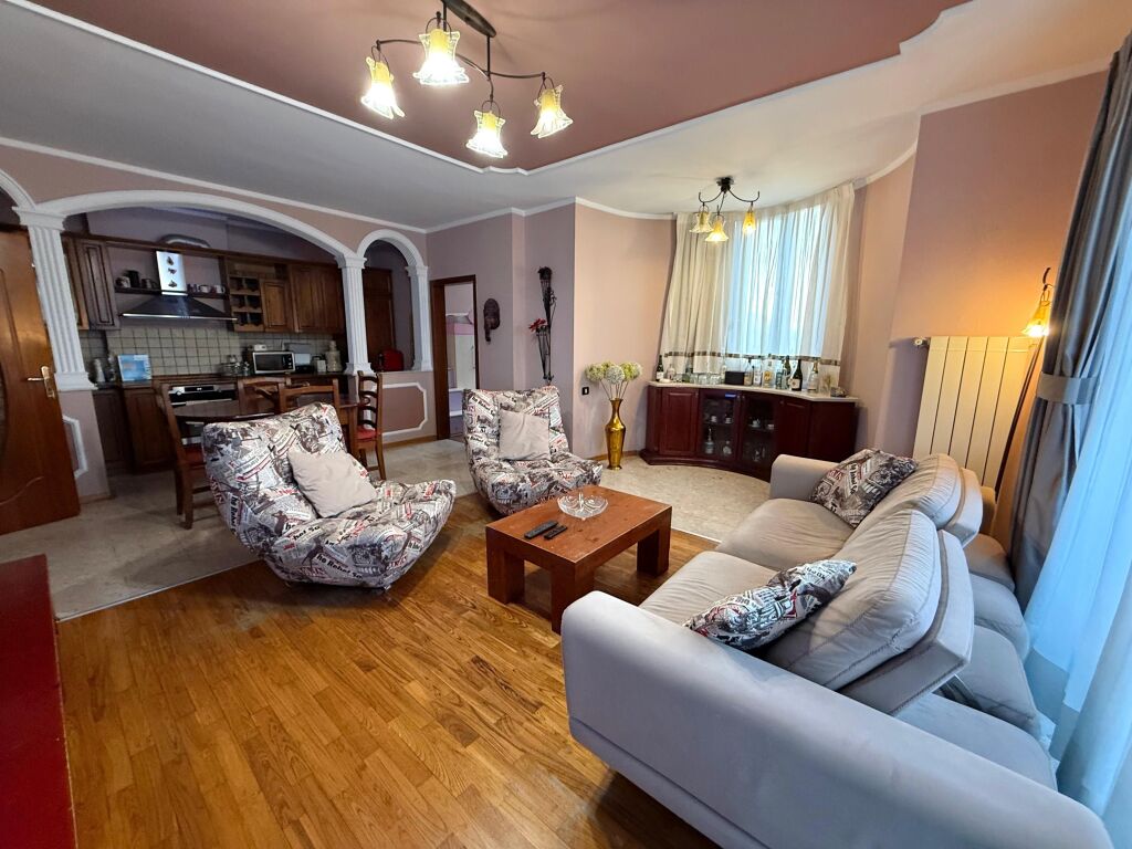 JEPET ME QIRA APARTAMENT 2+1+2 PRANË AIR ALBANIA