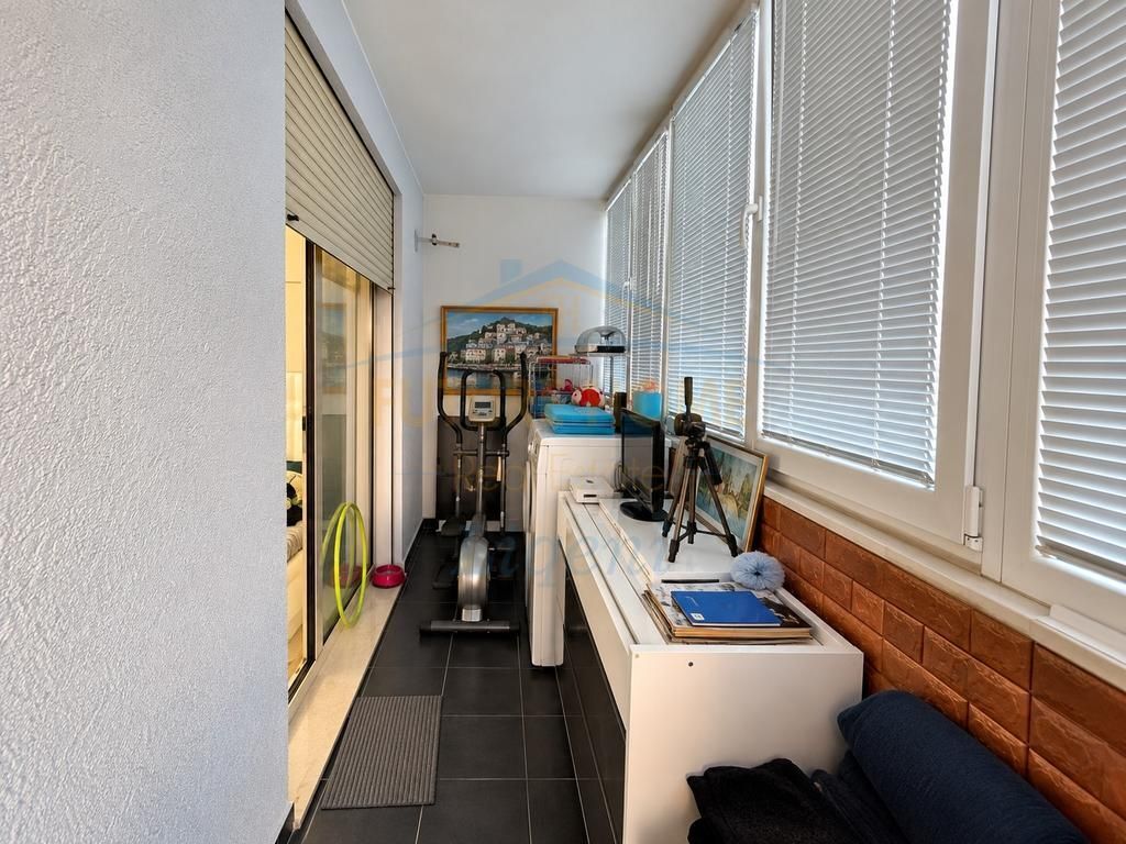 Shitet,Apartament 2+1+2,Kristal Center, Tirane