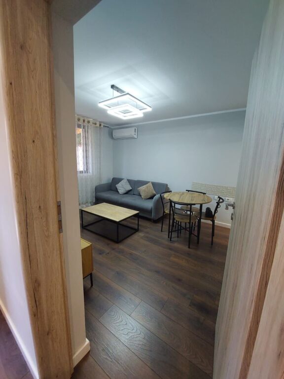 Affittasi casa privata 1+1 con cortile in via Myslym Shyri!