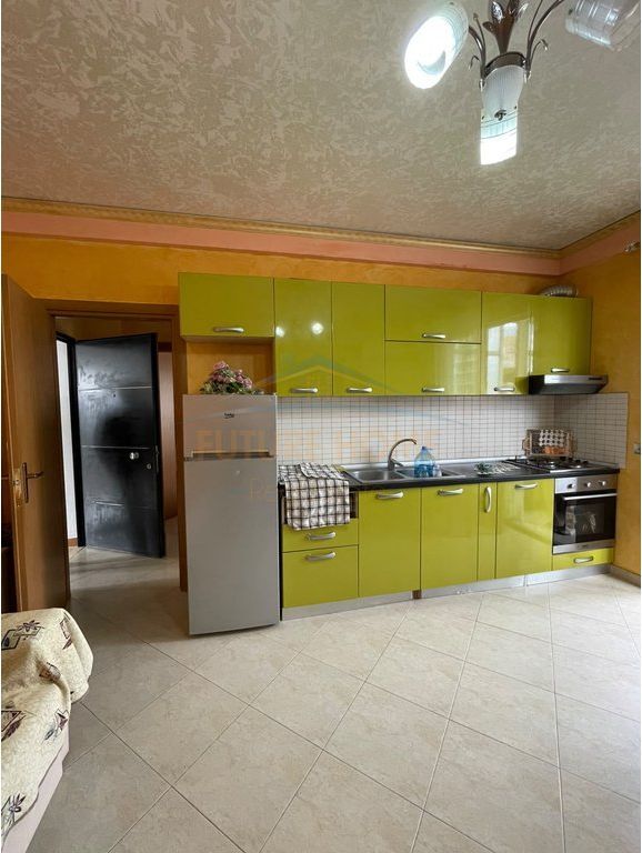 Shitet Apartament 2+1, Fresk
