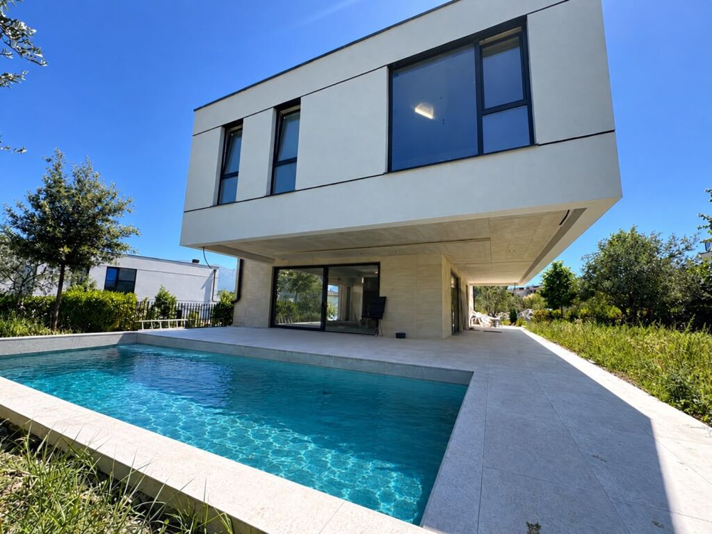 🏡 SHITET VILË LUKSOZE ME PISHINË | LIQENI I THATË