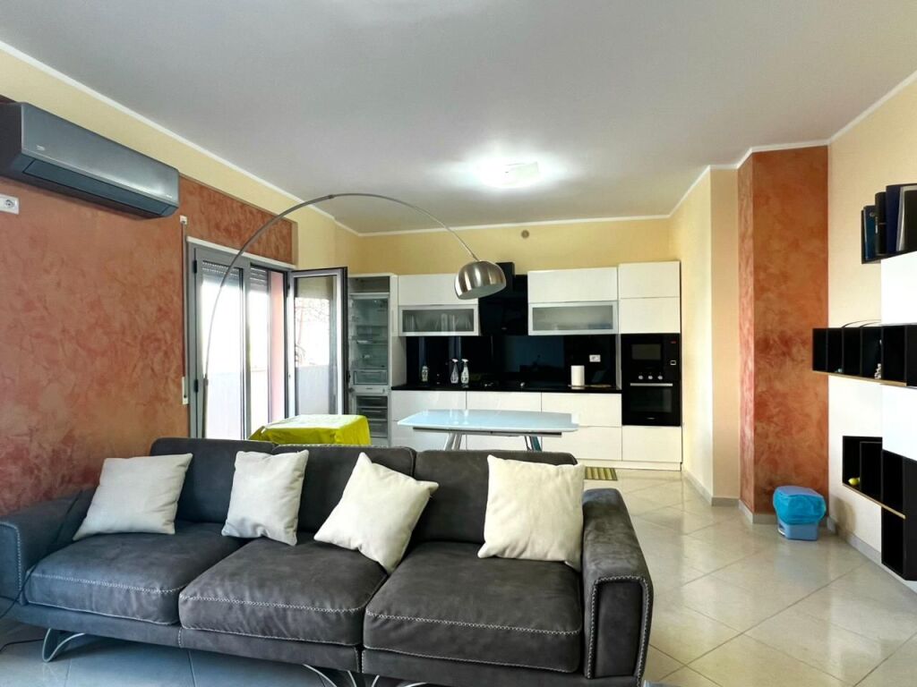 APARTAMENT 2+1 ME FULL PAMJE DETI ME QERA AFATGJATE - LUNGOMARE, VLORE
