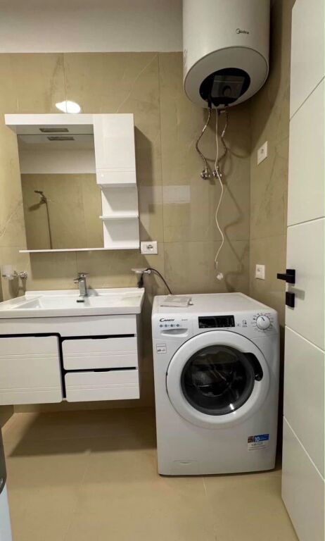 Apartament 2+1 per qera ish parku i Autobusave !