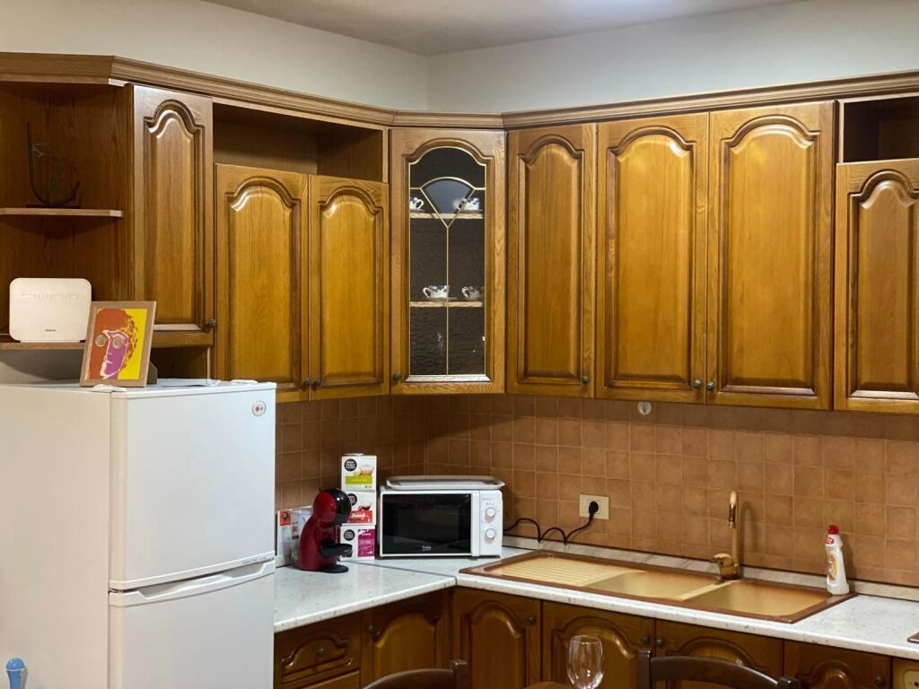 Shitet,Apartament 1+1 ,Qender