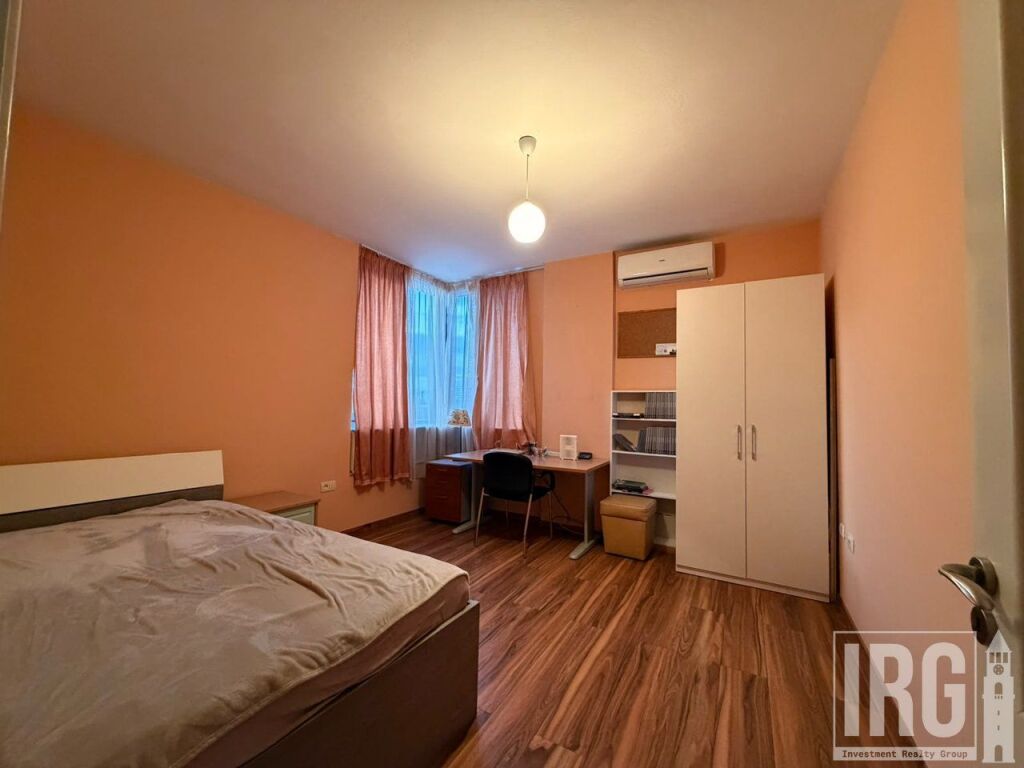Qender, Apartament 2+1 me qira!