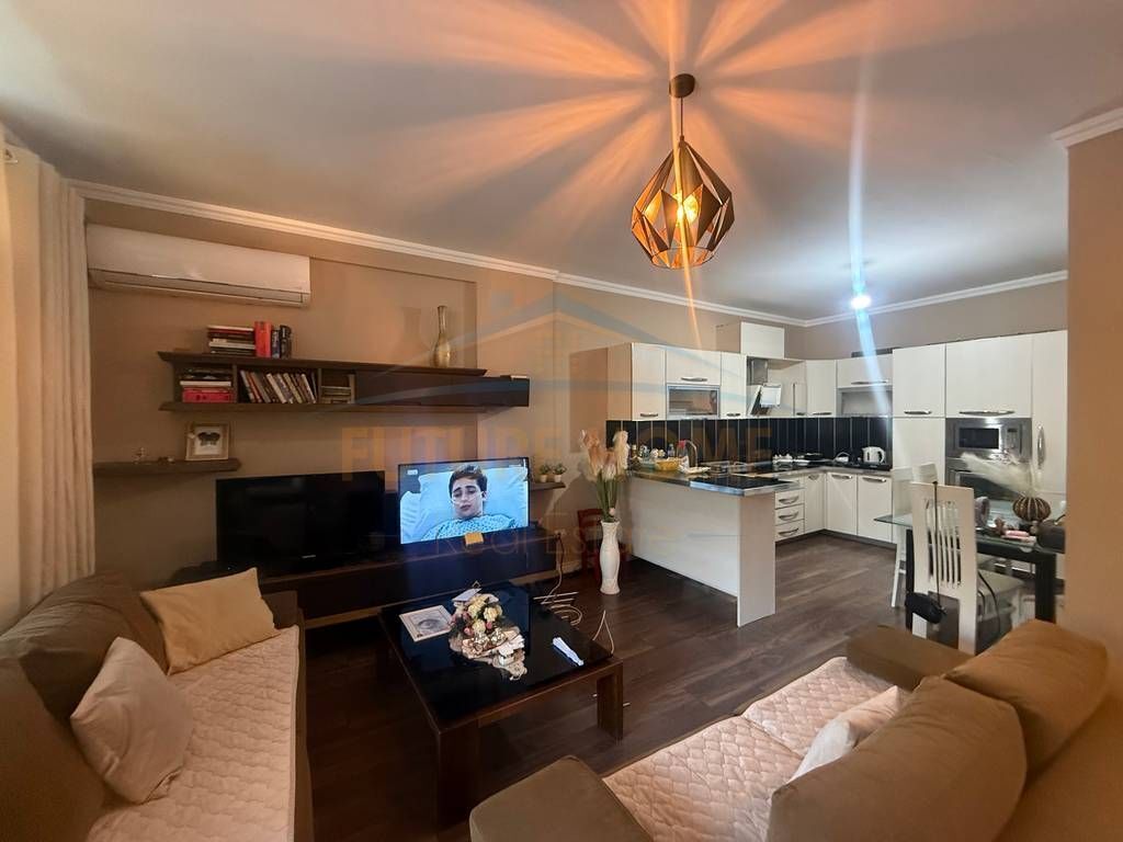 shitet apartament i tipologjise 2+1+ depo, fresk tirane