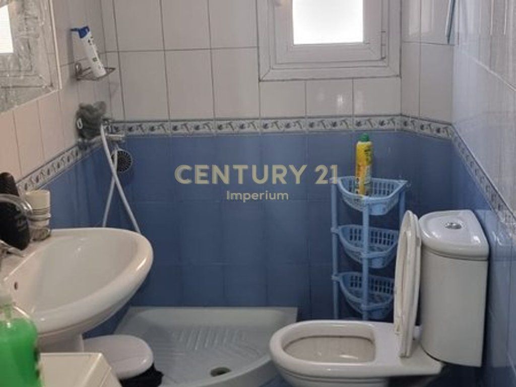 Apartament 2+1 për Qira në Kombinat!