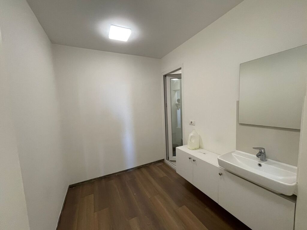 Office for rent on Kavaja Street