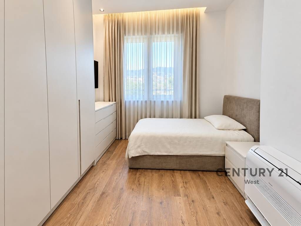 JEPET ME QIRA APARTAMENT 3+1+2 ME VERANDË &amp; GARAZH PRIVAT | "GREY STONE" RESIDENCE – LIQENI I THATË 2,000 € /Muaj