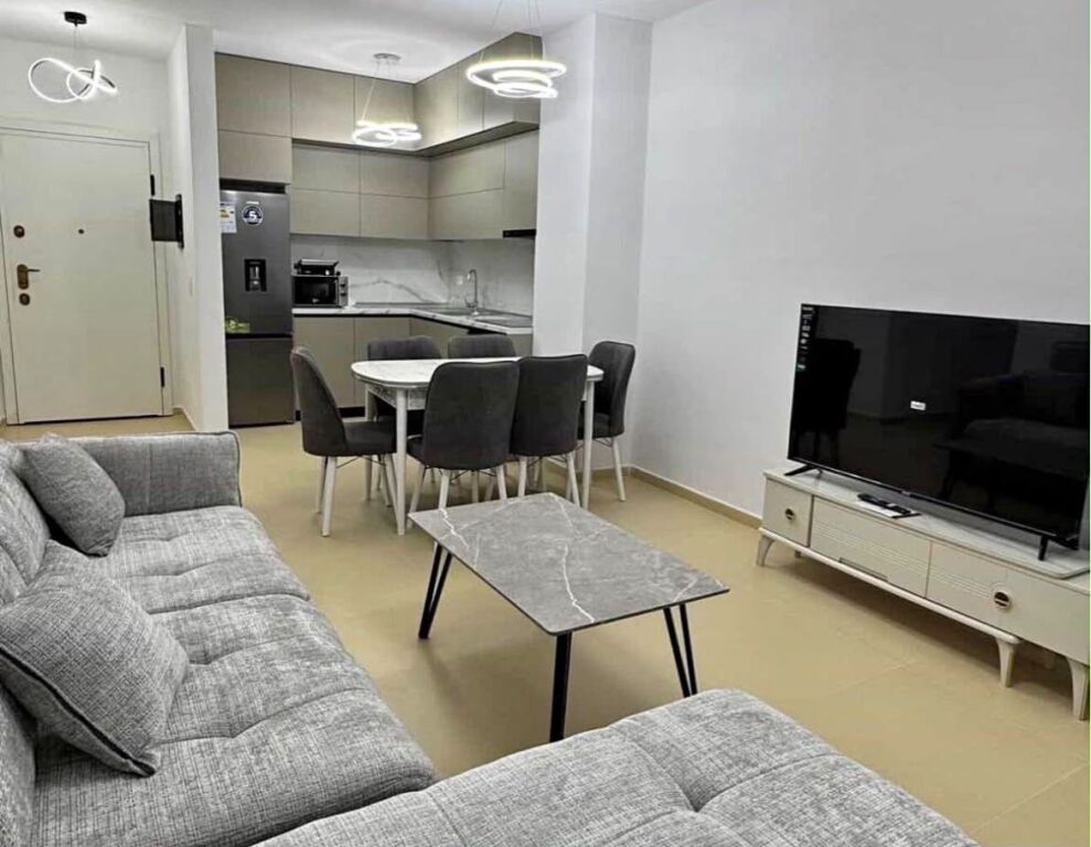 Apartament 2+1 per qera ish parku i Autobusave !
