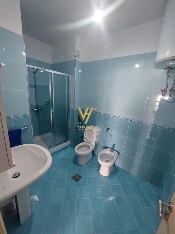 JEPET APARTAMENT 3+1+2+BLK ME QERA TE KOMUNA E PARISIT 100.000 LEKE