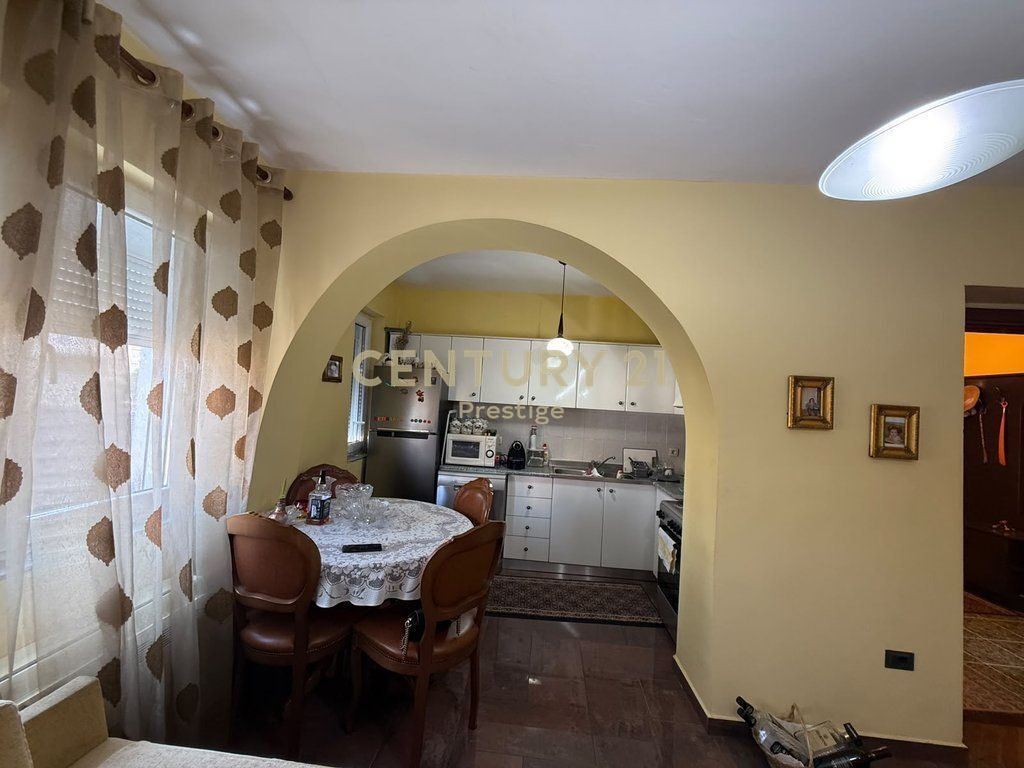 JEPET ME QIRA APARTAMENT 2+1 I VENDOSUR TEK "RRUGA FORTUZI!"