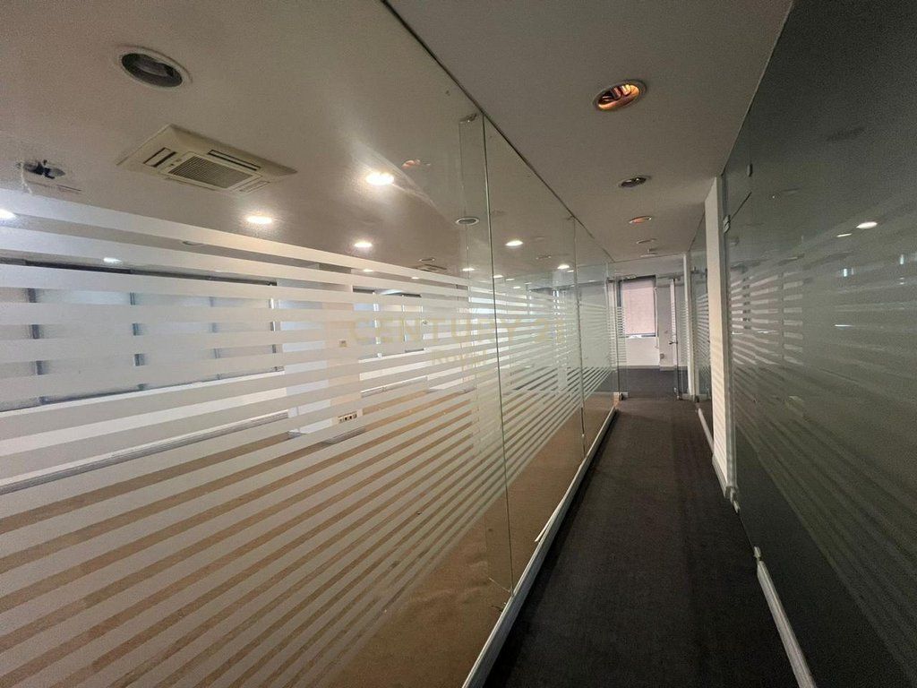 JEPET ME QIRA AMBIENT KOMERCIAL – ZOGU I ZI, TIRANË