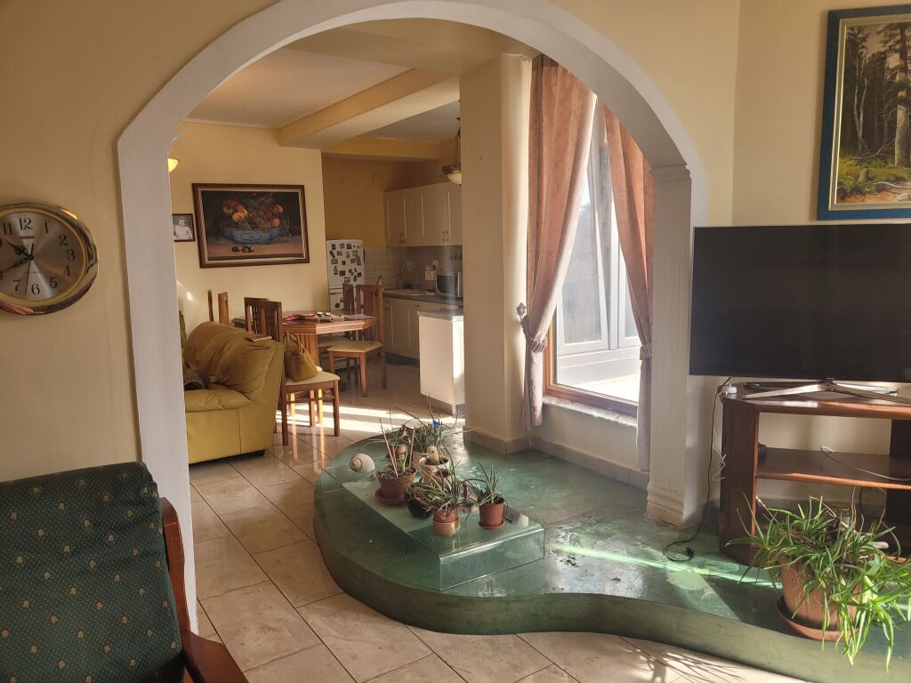 SHITET SUPER APARTAMENT  3+1– PRANË PRESIDENCËS