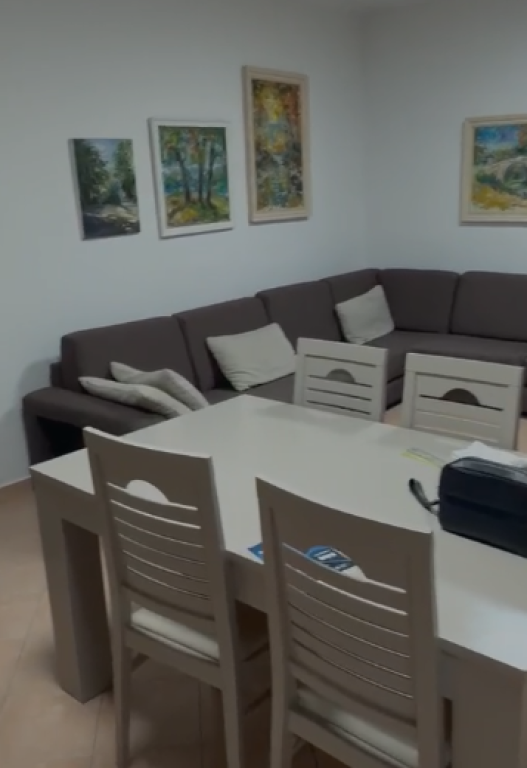 📌 VENDESI APPARTAMENTO 2+1 – SELITË, VICINO ALL'UNIVERSITÀ BARLETI 🏡