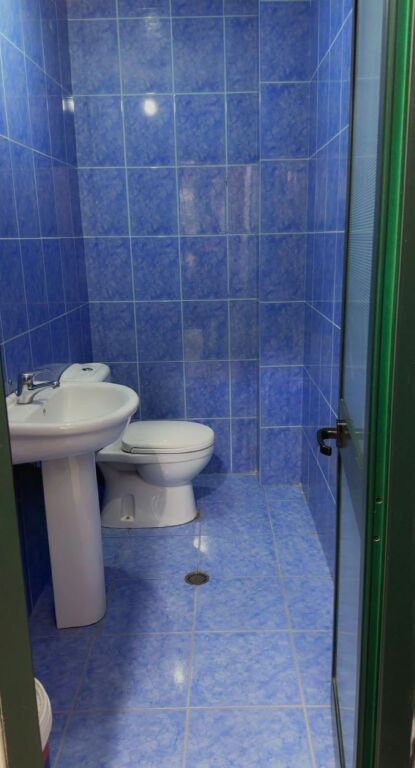 Ambient  për zyra  me qira tek 21 Dhjetori