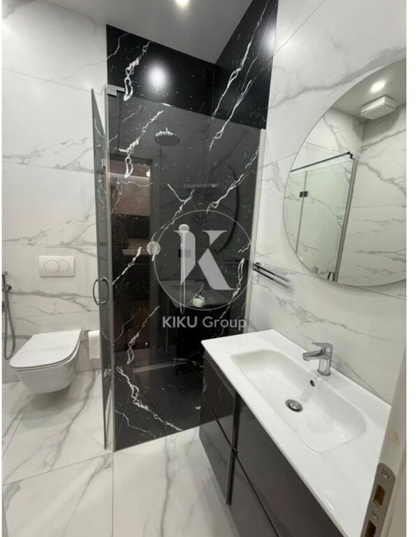 2+1, 12th floor elevator, commune of Paris, 850 thousand lek
