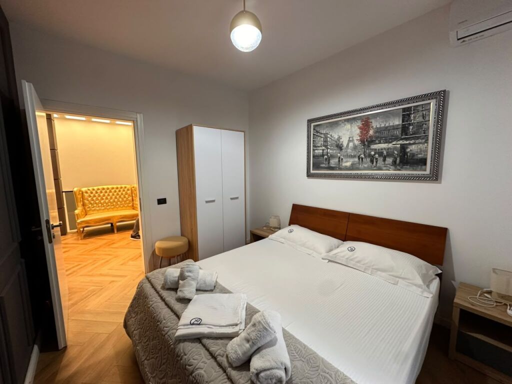 Shitet, Duplex ,Rruga Myslym Shyri, Tirane . Empire75274